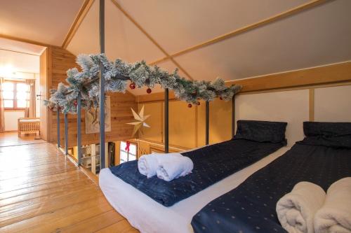 two beds in a room with christmas decorations at Morning Star River Retreat in Belgrade