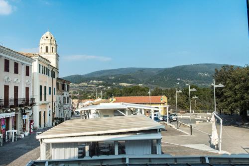 En generel udsigt til bjerge eller udsigt til bjerge taget fra lejligheden