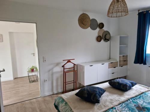 Ένα ή περισσότερα κρεβάτια σε δωμάτιο στο Hébergement 4 personnes au calme