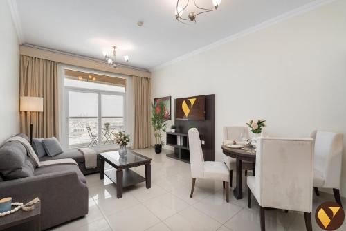 Vogue Vacation Homes, Arjan Siraj Tower near Miracle Garden and Dubai Hills Mall, One Bedroom Apartment with Large Balcony and City View, Access to all Amenities