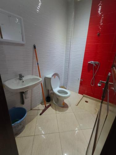 Et badeværelse på Cozy apartment close to the beach