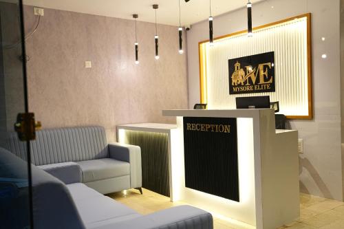 Posezení v ubytování Elite Group Mysore
