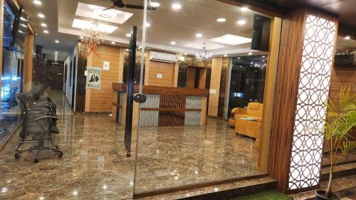 Ο χώρος του λόμπι ή της ρεσεψιόν στο Royal View Residency