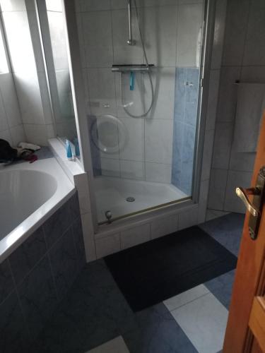 Koupelna v ubytování Tweepersoonskamer met gezamenlijk gebruik van badkamer en toilet