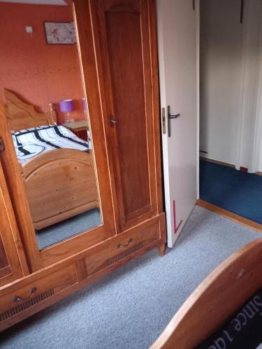 Postel nebo postele na pokoji v ubytování Tweepersoonskamer met gezamenlijk gebruik van badkamer en toilet