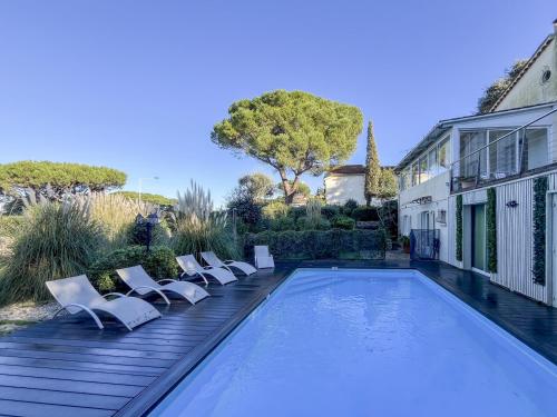 Baseinas apgyvendinimo įstaigoje Hôtel Villa Maya - Golfe de Saint-Tropez arba netoliese