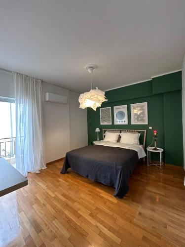 En eller flere senge i et værelse på Elegant Flat Near Hospitals & Museums