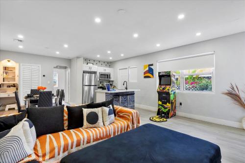 a living room with a couch and a kitchen at 5 min to Brickell & Bars - Arcade - King Bed - Outdoor Fun in Miami