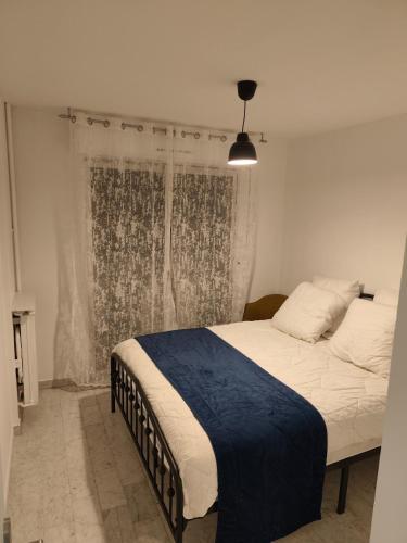Llit o llits en una habitació de Bel appartement