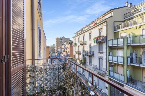 Modern apartment 10 min to Duomo, M3 Rogoredo