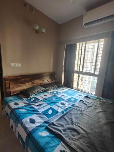 Giường trong phòng chung tại Premium 1 Bhk furnished flat