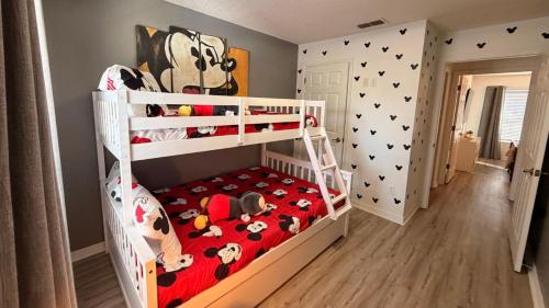 Stay Close to Disney in Your 3-Bedroom Haven photo 27