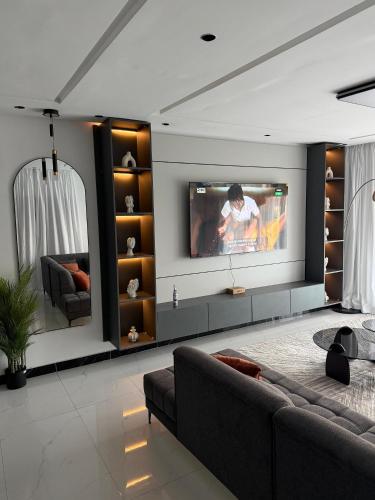 TV a/nebo společenská místnost v ubytování Sweet Home Escape