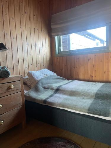 a small bedroom with a bed and a window at Sørstraumen View in Nordstraumen