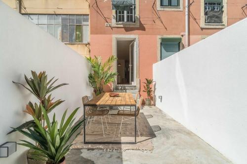 Ajuda Cozy Retreat with Patio