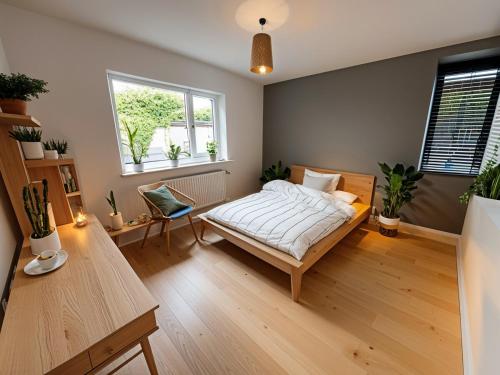 a bedroom with a bed and a desk and a window at Spacious 3-bed in Dulwich with parking in West Dulwich