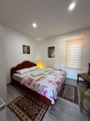 a bedroom with a bed and a window at Apartman Orhan in Mostar