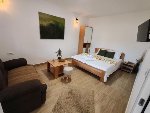 Postel nebo postele na pokoji v ubytování Vinogradi Zmajevački