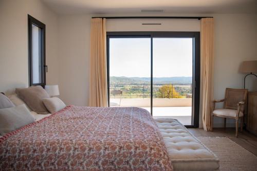 Ένα ή περισσότερα κρεβάτια σε δωμάτιο στο Magnifique Villa en Provence