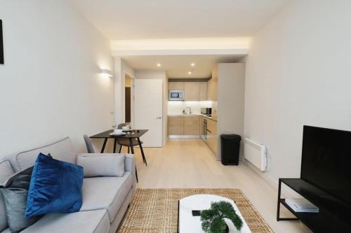 a living room with a couch and a table at Modern 1 Bed Apt Bracknell- with parking in Bracknell