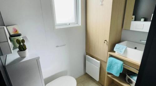 Et badeværelse på Camping 3 étoiles - Piscine - ccbca0i