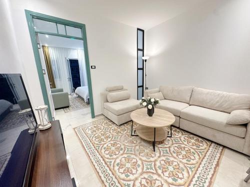 Old Town Charming Two-Bedroom Flat