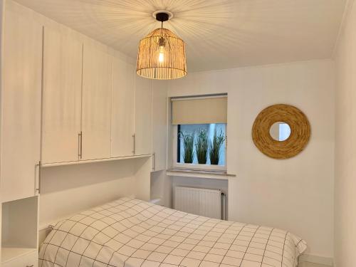 Ένα ή περισσότερα κρεβάτια σε δωμάτιο στο BEACH apartment met directe toegang tot het STRAND !