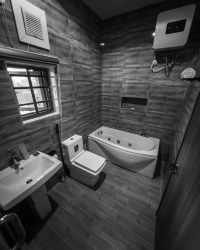 Ένα μπάνιο στο Covchil Executive Guest House