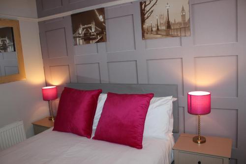 Postel nebo postele na pokoji v ubytování The Trafalgar