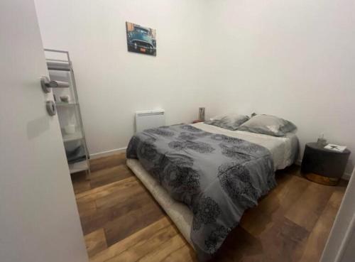 Llit o llits en una habitació de Impasse gaz 001