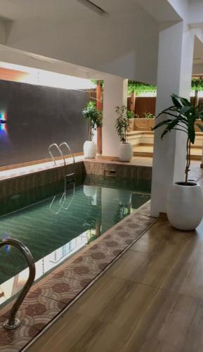 Bazén v ubytování VANELI Apartment nebo v jeho okolí