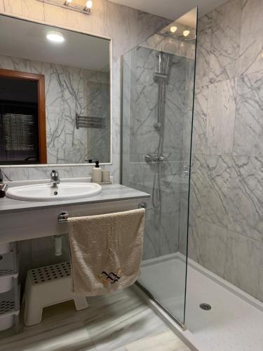 a bathroom with a shower and a sink at Duplex Botánico Resort in Estepona