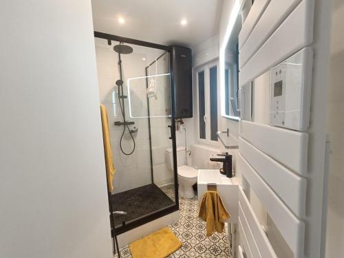 Koupelna v ubytování 04- La Potinière- Proche Plage - RDC avec Terrasse- Parking gratuit