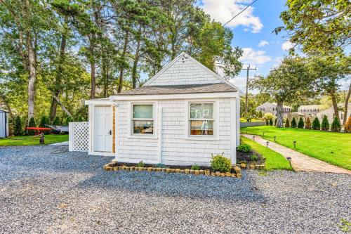 En have udenfor Dennis Port House BeachHot Tub & Fire Pit Fun