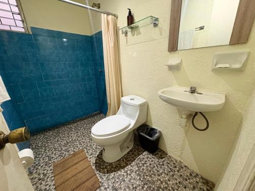 a bathroom with a toilet and a sink at Casa Leon Rinconada in Puerto Escondido