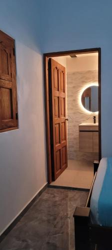 En eller flere senge i et værelse på Casa Los Acacios Piso 2