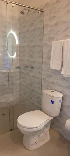 Et badeværelse på Casa Los Acacios Piso 2