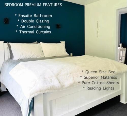 Un pat sau paturi într-o cameră la Athol Country Bed & Breakfast