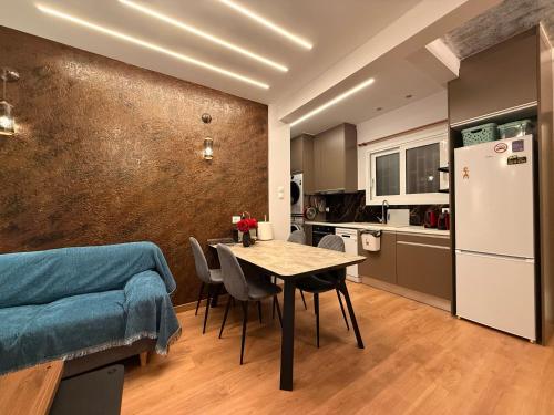 Solvy Poseidonos Beachfront Suite-Direct to Airport & City Center & Piraeus Port