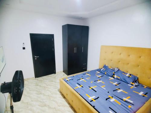 Giường trong phòng chung tại Onpoint luxury Apartment