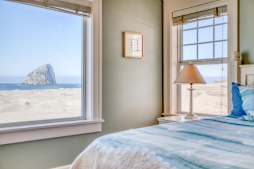 Ένα ή περισσότερα κρεβάτια σε δωμάτιο στο Whales Tail Cottage