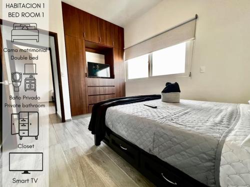 una camera con un letto e una camera con una finestra di Increíble departamento en Juriquilla Qro a Juriquilla