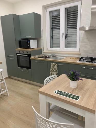 Η κουζίνα ή μικρή κουζίνα στο b&b NEAR AIRPORT LAMEZIA