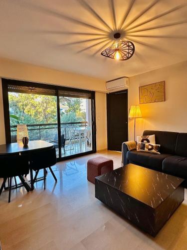 Superbe appartement Climatisé avec Piscine, Terrasse et Parking Privé - Proche Promenade des Anglais