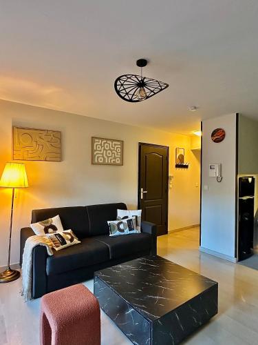 Superbe appartement Climatisé avec Piscine, Terrasse et Parking Privé - Proche Promenade des Anglais