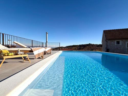 Villa Billubium - Dalmatian Stone House with Private Heated Pool