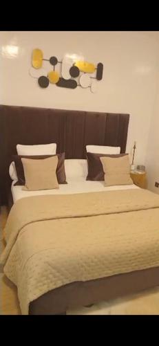 En eller flere senge i et værelse på Superbe appartement residence Kalia Front de terre