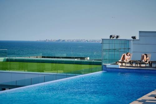 Tropicana Sea View Apartment & Parking in Alezzi Infinity Resort Mamaia Nord