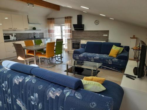 Køkken eller tekøkken på Unterkunft im Dachgeschoss in Steinmauern