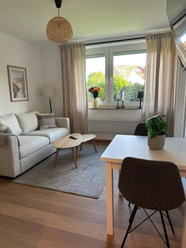 a living room with a couch and a table at Ferienwohnung Lüttje Mööv 2 an der Nordsee in Wangerland